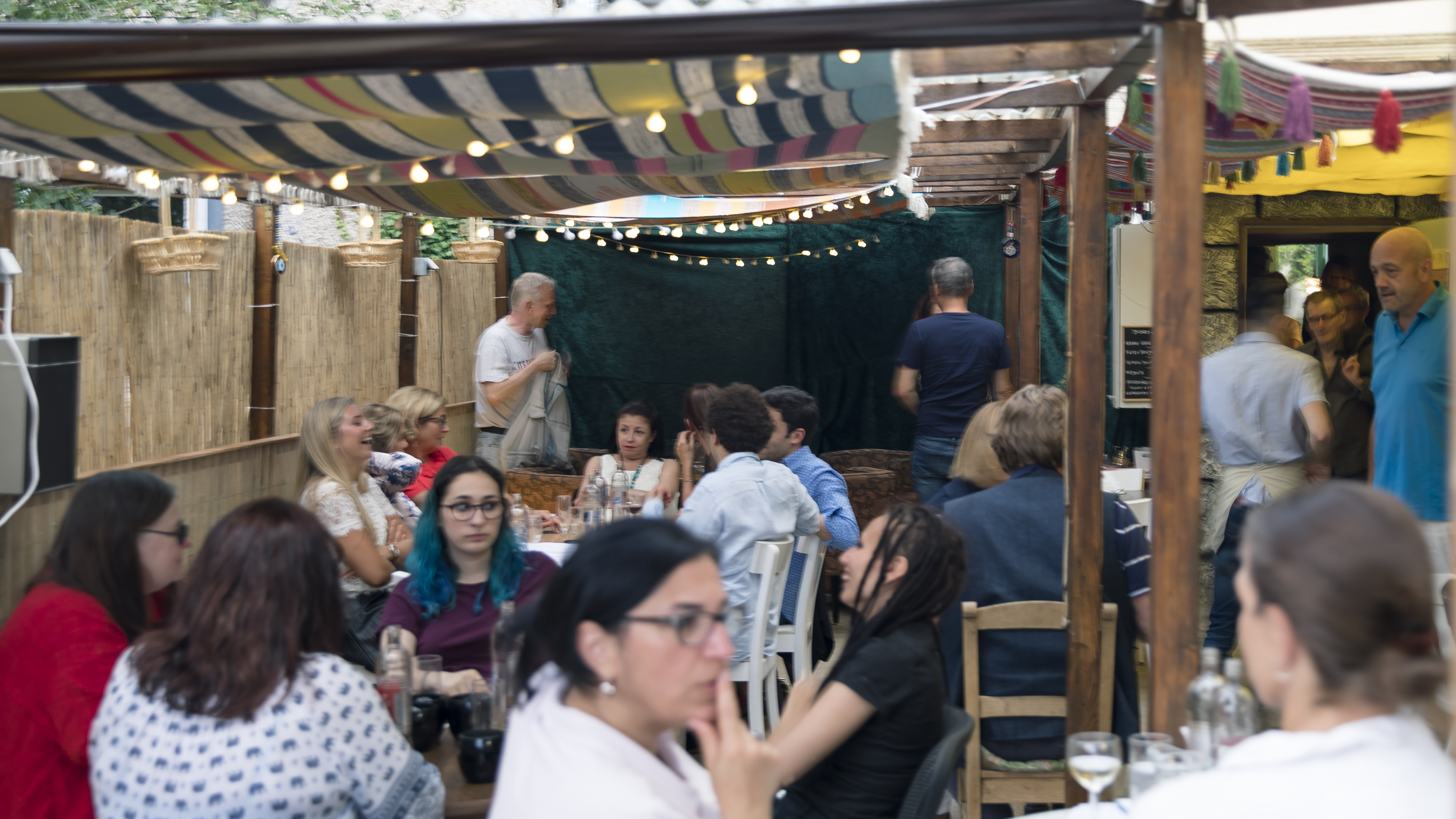 Syriously affiche complet quasiment tous les soirs de la semaine. Veillez à réserver bien à l’avance si vous souhaitez goûter la délicieuse cuisine de Mahmoud.