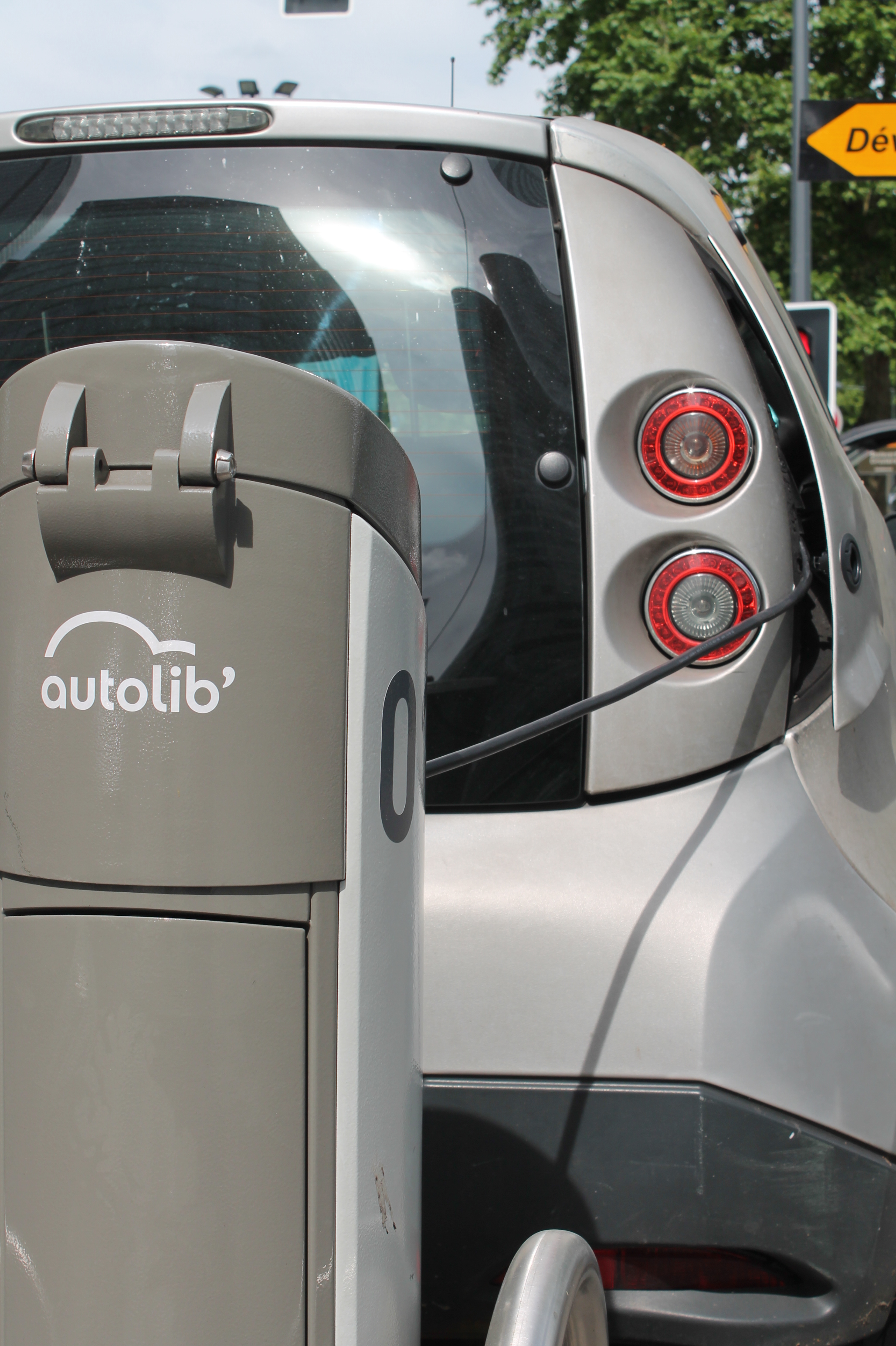 Autolib‘ bietet in Paris fast 4 000 reine Elektroautos an.
