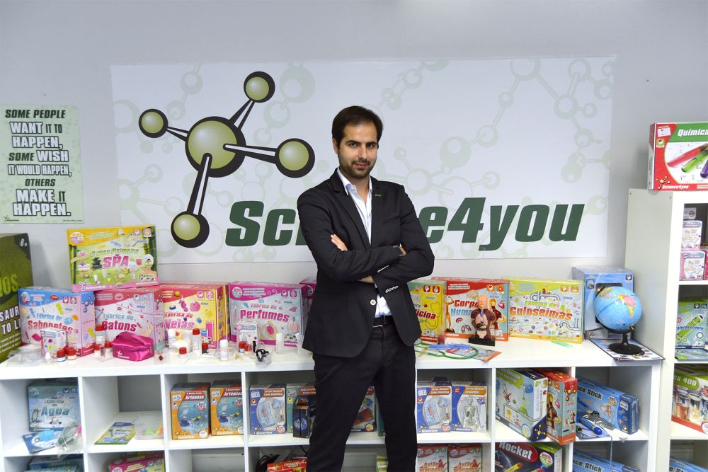 Miguel Pina Martins gründete 2008 mit 21 Jahren Science4You. Heute bietet sein Unternehmen Hunderte wissenschaftlicher Lernspiele an.