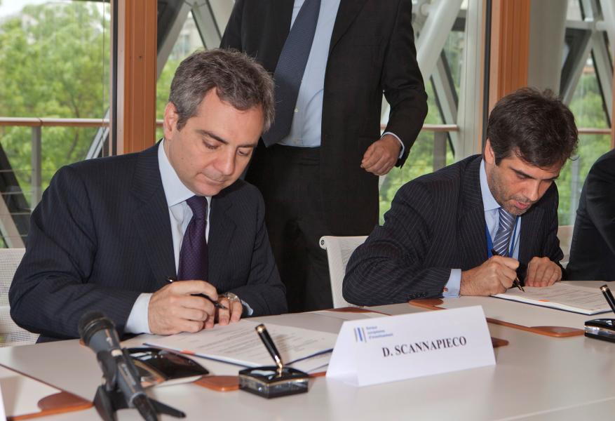 SIGNATURES DE CONTRATS 
APEX LOAN FOR SMEs AND MID-CAPS and 
FIAT SMALL CARS SERBIA