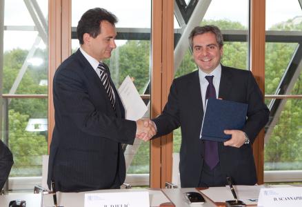 SIGNATURES DE CONTRATS 
APEX LOAN FOR SMEs AND MID-CAPS and 
FIAT SMALL CARS SERBIA