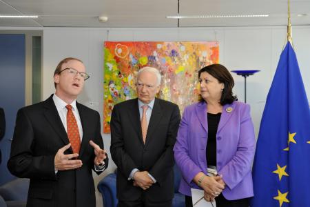 EIB and Commission back launch of prototype satellite Alphasat