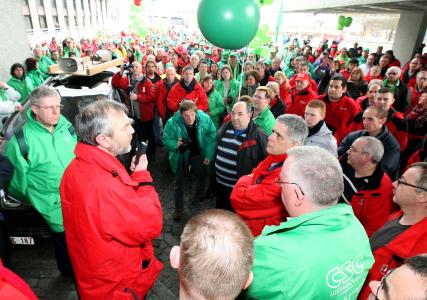 Manifestation devant la BEI des Syndicats européens