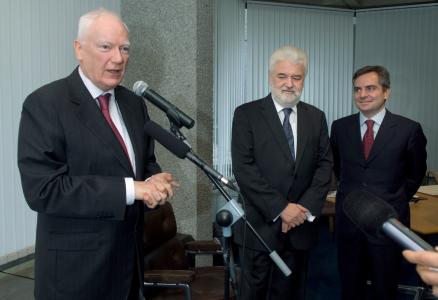 EIB welcomes Serbian Prime Minister Mirko Cvetković - Signature of EUR 384 million loan for Corridor X