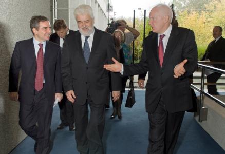 EIB welcomes Serbian Prime Minister Mirko Cvetković - Signature of EUR 384 million loan for Corridor X