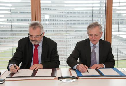 Hungary: Diakhitel Student Loan IV- Official Signature