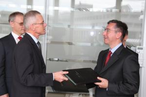 EIB signs EUR 150 million loan with DONG Energy for project bringing Norwegian gas to EU