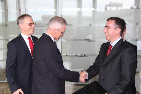 DONG Energy CEO Anders Eldrup and Plutarchos Sakellaris, EIB Vice-President