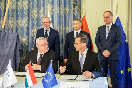EIB Vice-President László Baranyay, EIB President Werner Hoyer, the Prime Minister of Hungary, Viktor Orbán and the Minister of Finance, Mihály Varga during the inauguration of the EIB Group's office in Budapest