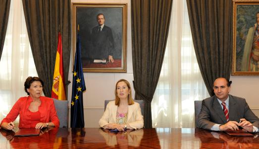 EIB Vice-President Magdalena Álvarez Arza, Spanish Minister of Public Works Ana Pastor and ADIF’s CEO, Enrique Verdeguer.