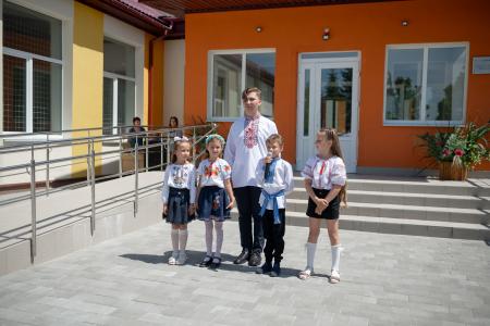 Ukraine: School in Pryvovchanske reopens after major overhaul supported by EU bank