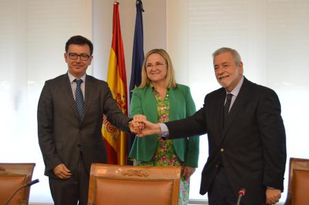 From left to right: Mr Román Escolano, EIB Vice-President, Ms Irene Garrido, ICO Chairwoman and Mr Antonio Beteta, Secretary of State of Public Administrations