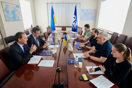 Ukraine: EIB and Ukrainian Railways sign €6.7 million EU grant to address urgent needs of rail transport services