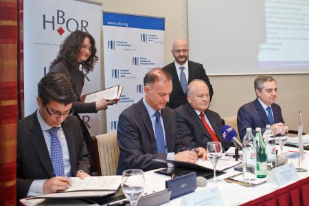 From left seated:Branimír Berkovič, HBOR, Senior Director,Anton Kovačev, President of the Managing Board of HBORSlavko Linič, Minister of Finance of the Republic of Croatia and Dario Scannapieco, Vice President of the EIB