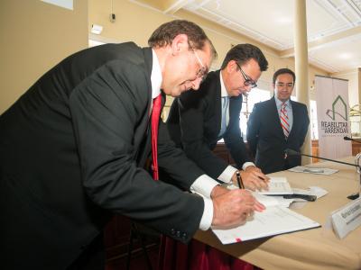 President of IHRU, Vítor Reis,EIB Vice-President Román Escolano and Minister of Environment, Spatial Planning and Energy, Jorge Moreira da Silva