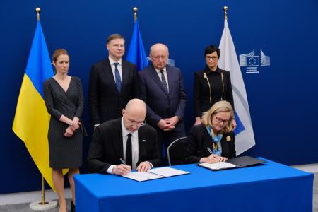 EIB Group President Calviño and Ukrainian Prime Minister Shmyhal accelerate support to Ukraine with new projects restoring vital services 