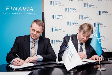 From the left to right : EIB Vice-President Mr Jan Vapaavuori and Mr Kari Savolainen, CEO of Finavia