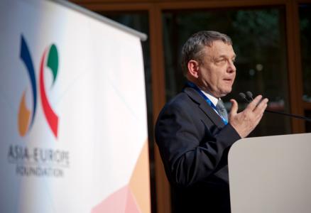 EIB hosts “Young Leaders Summit” for Asia-Europe FoundationYoung people from 51 Asia-Europe Meeting (ASEM) countries met at the EIB’s Luxembourg headquarters today as the EU Bank hosted the final day of the “Young Leaders Summit” organised by the Asia-Europe Foundation (ASEF) and the European Commission.