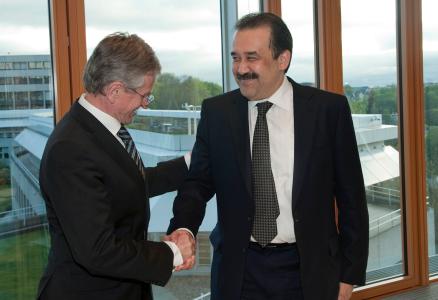 Mr Wilhelm Molterer, Vice President of the EIB and H.E. Mr Karim MASSIMOV, Prime Minister of the Republic of Kazakhstan