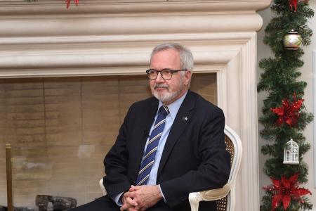 European Investment Bank (EIB) President Werner Hoyer, accompanied by Vice President Jonathan Taylor, today met in Athens with Greek Minister of Finance Euclid Tsakalotos and Minister of Economy, Development & Tourism Giorgos Stathakis, as well as Governor of the Bank of Greece Yiannis Stournaras, to reiterate and enhance the EU bank’s commitment to Greece.
