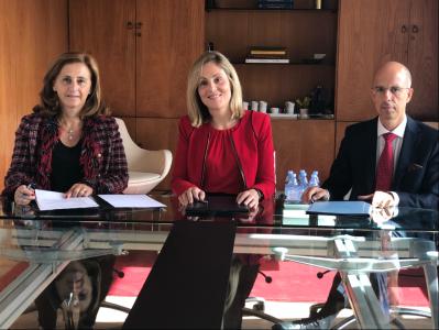 From left to right: I. Furtado, President of the Board of Directors of COTEC, EIB Vice-president E. Navarro and COTEC’s CEO J. Portugal