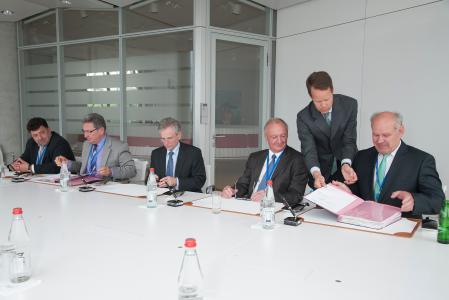 Josef Tschida ( Stellvertretender Bürgermeister Nördliches Burgenland Gerhard Zapfl (Bürgermeister Nördliches Burgenland), Wilhelm Molterer, Vize-Präsident der EIB, Friedrich Kreisits und Johann Iby