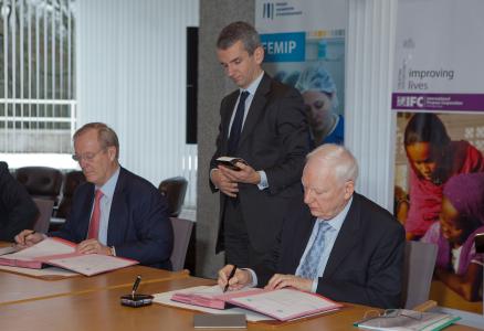 From left to right:Mr Thunell, Chief Executive Officer IFCMr Philippe Maystadt, President of the EIB
