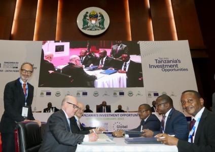 New investment by companies across Tanzania will benefit from EUR 540 million (TSh 1.3 trillion) of new financing backed by the European Investment Bank, CRDB, NMB and KCB-Tanzania announced at the EU-Tanzania Business Forum in Dar es Salaam earlier today.