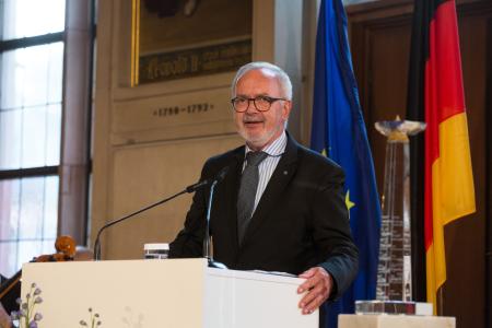 European Commission President Ursula von der Leyen presents the European Banker of the Year award to EIB President Werner Hoyer