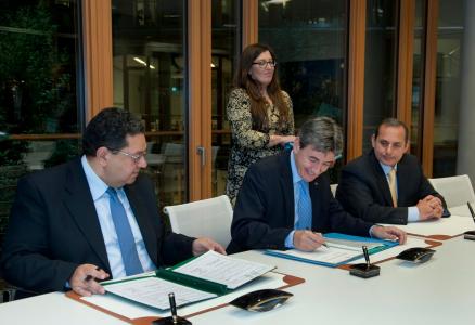 Dr. Ziad Bahaa Eldin, Deputy Prime Minister and Minister of International Cooperation, Mr Philippe de Fontaine Vive, Vice President of the EIB and Mr. Hesham Okasha, Chairman of the National Bank of Egypt (NBE)