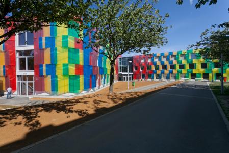 EUR 300 million to support the Luxembourgish government’s programme for the refurbishment of secondary general and vocational education facilities, including the construction of the new National Library