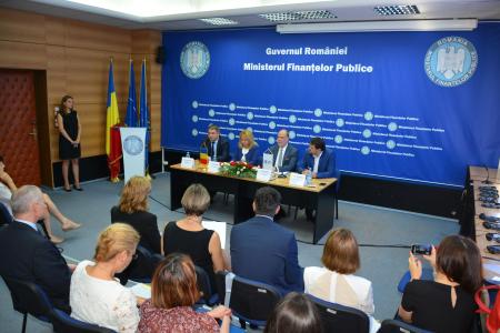 from left to right: Mr Bogdan PUȘCAȘ, President of the National Public Procurement Agency, Ms Anca Dragu, Romanian Minister of Public Finances, Mr Cristian Popa, Vice-President of the EIB, and Mr. Cristian Ghinea, Romanian Minister of European Funds