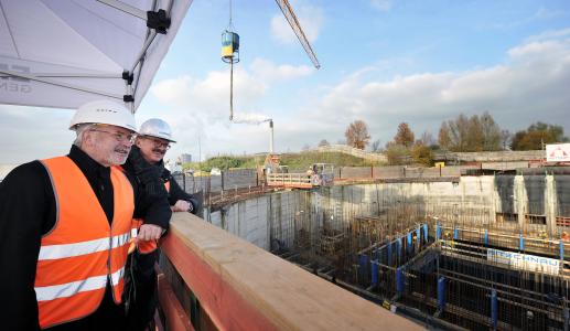 Next to President of the EIB Werner Hoyer: Dr. Jochen Stemplewski, Vorstandsvorsitzender Emschergenossenschaft (CEO).