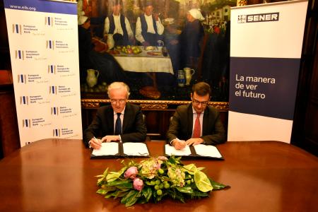 From left to right: SENER Director Jorge Unda and EIB Vice President Román Escolano