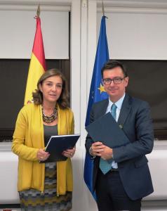 Carmen Vela, secretaria de Estado de Investigación, Desarrollo e Innovación y Román Escolano, vicepresidente del BEI