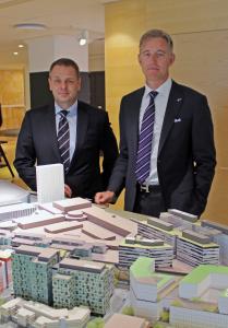 from left to right: Mr Jan Vapaavuori, EIB Vice-President, and Mr Christian Hermelin, Fabege's CEO