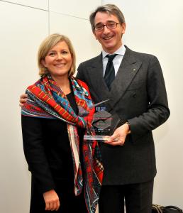 from left to right: Ms Eila Kreivi, director of Capital Markets (EIB) and Mr Aldo Romani, Euro division (EIB)