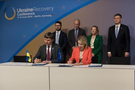 New financing from EIB and European Commission signed in Berlin to mobilise more than €1 billion for Ukraine’s businesses and to rebuild local critical infrastructure 