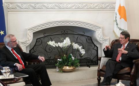 From left to right: EIB President Werner Hoyer and Cyprus President Nicos Anastasiades