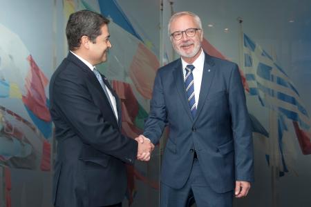 Mr Juan Orlando Hernández, President of the Republic of Honduras and Werner Hoyer, President of the EIB