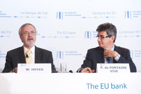 From left to right: Mr Werner Hoyer, President of the EIB and Mr Philippe de Fontaine Vive, Vice-President of the EIB
