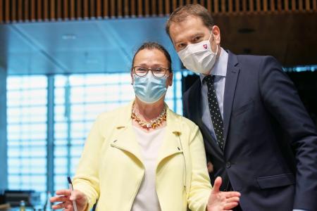 I. Matovic and EIB Secretary General M. Falkstedt