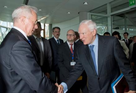From left to right : H.E. Mykola Azarov, Prime Minister of Ukraine and Philippe Maystadt, EIB President