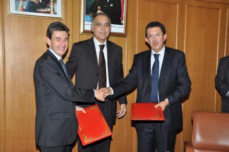 Mr. Philippe de Fontaine Vive, Vice President of the EIB, Mr Otman Fassi Fihri, Director General of Autoroutes du Maroc (ADM), and Mr. Salaheddine Mezouar, Minister for Economy and Finance
