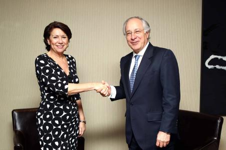 From left to right: EIB Vice-President Magdalena Álvarez and Caixa Bank’s Deputy Chairman and CEO, Juan María Nin