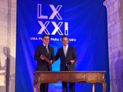 Mr Román Escolano, EIB Vice-President, and Lisbon Mayor, r Fernando Medina.