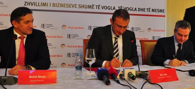 Besim Beqaj, Finance Minister of Kosovo, Ilir I. Aliu ProCredit Bank, Chief Executive Officer andDario Scannapieco, Vice-President of the EIB responsible for operations in the Western Balkans