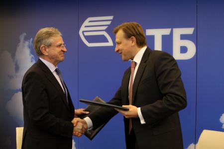 Mr Wilhelm Molterer, EIB Vice-President responsible for lending operations in Russia and Herbert Moos, Deputy Chairman and President of the Management Board, VTB Bank