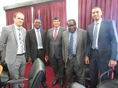 EU Ambassador and Malawi Finance Minister at signature of new EIB support for improving aviation security in Malawi