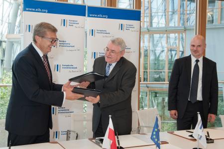 from left to right Jan Chadam, President of the Management Board, GAZ-SYSTEM S.A.László Baranyay, EIB Vice-President Adam Bryszewski, Finance Division Director, GAZ-SYSTEM S.A.